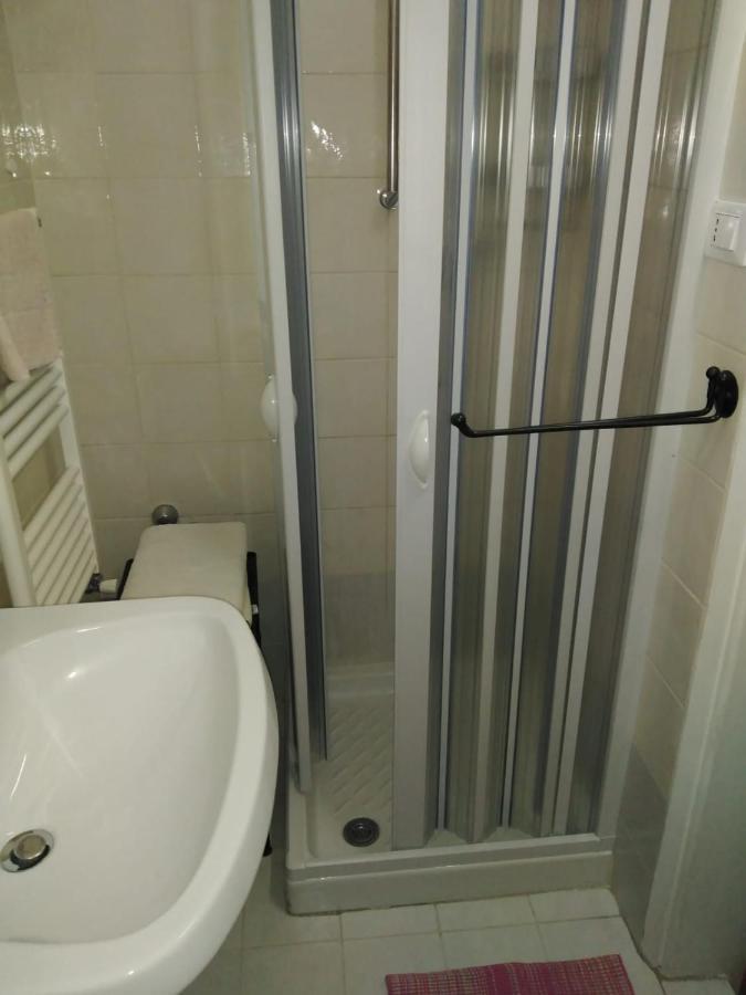 Albergo Cavour Self Check-In Ліворно Екстер'єр фото